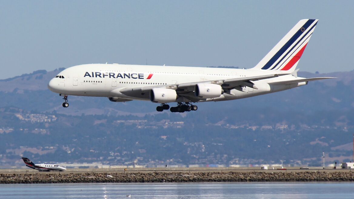 Εμπολα: Υποπτο κρούσμα ματαίωσε πτήση της Air France προς τη Γουινέα 